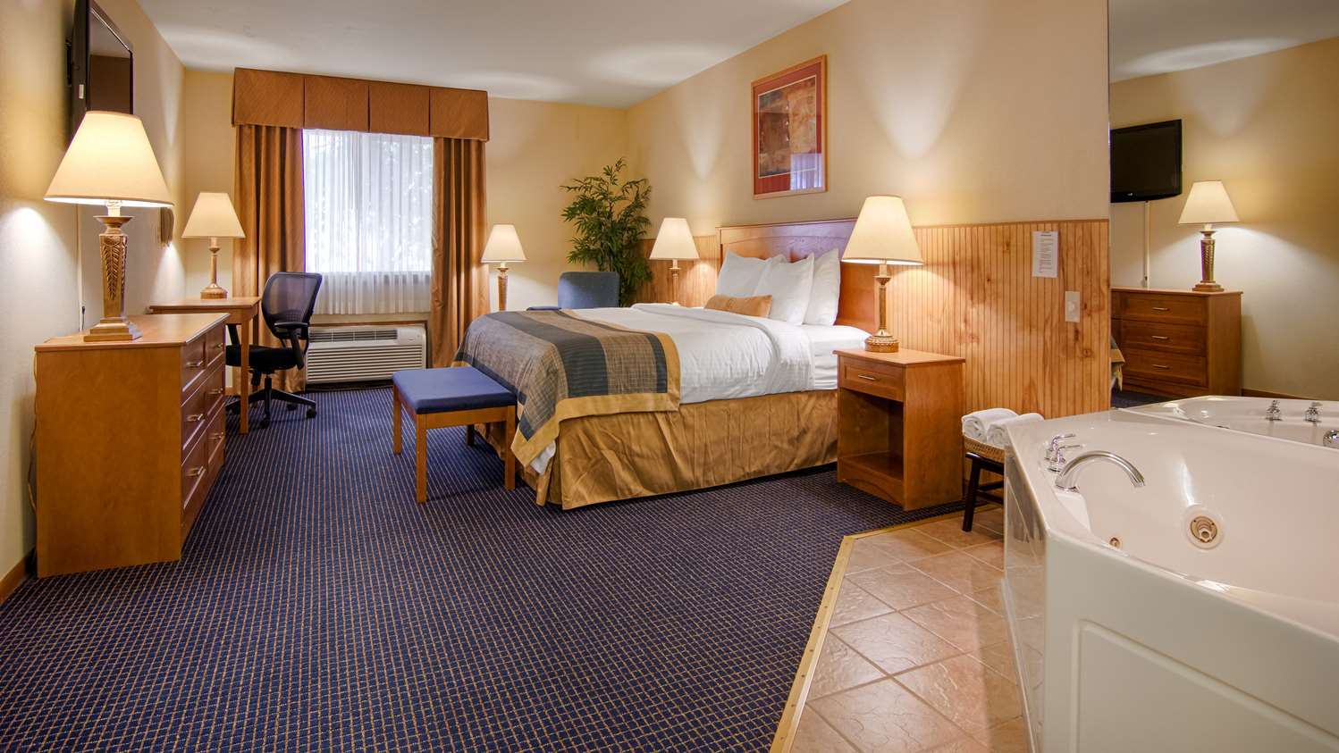 Western West Towne 3*